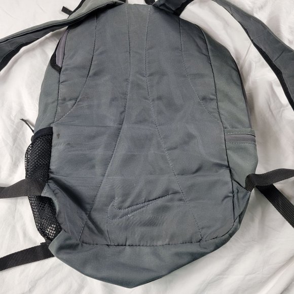 Nike Gray Backpack Lightweight Casual Outdoors School Collage Travel - Picture 3 of 12